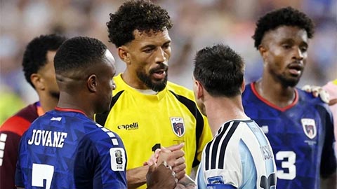 'Lên đồng' ở World Cup, Vozinha sắp thành đồng đội của Lionel Messi?